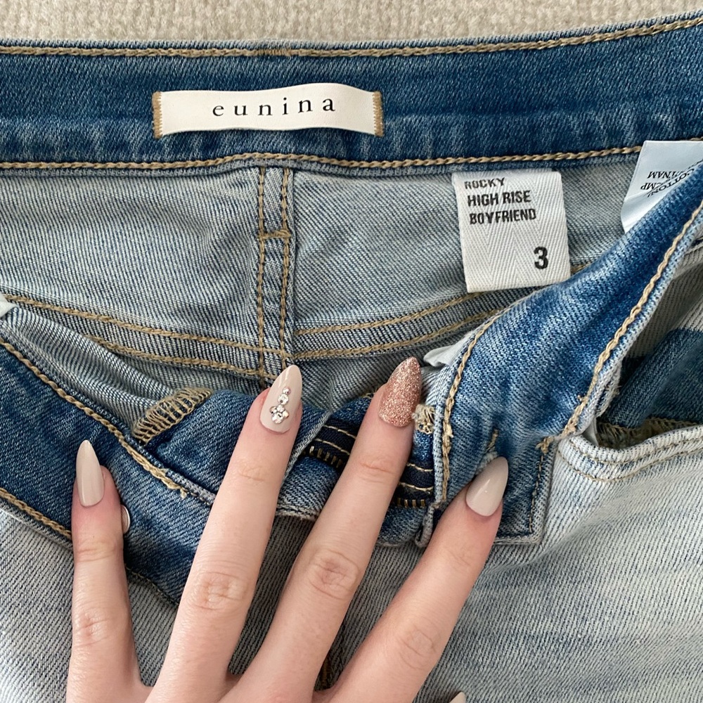 Light-Wash Ripped Jeans - Picture 3 of 4